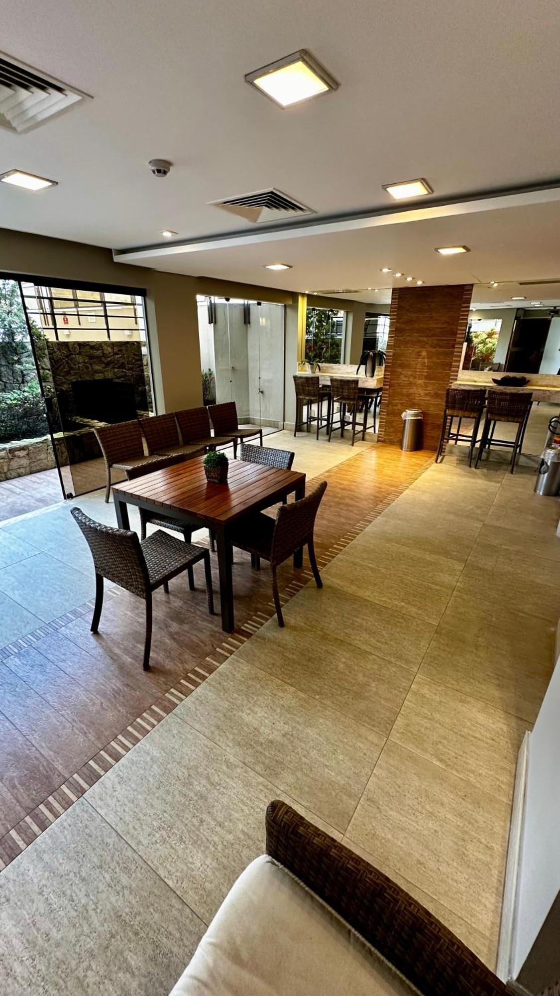 Flat Cosmopolitan Com Estacionamento Gratis - Gonzaga - Andar Alto 76 Hotel